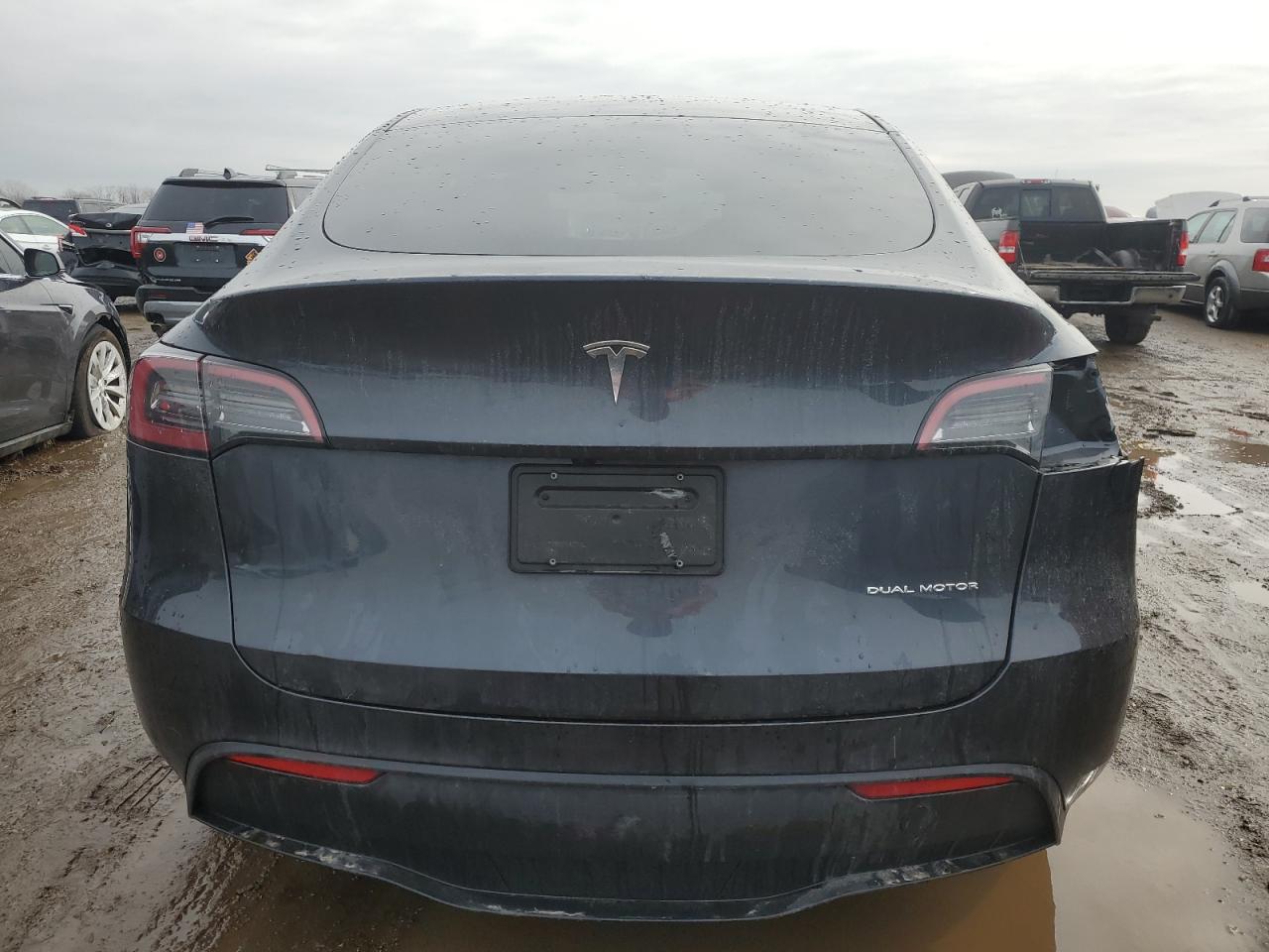 2024 TESLA MODEL Y  VIN:7SAYGAEE7RF043096