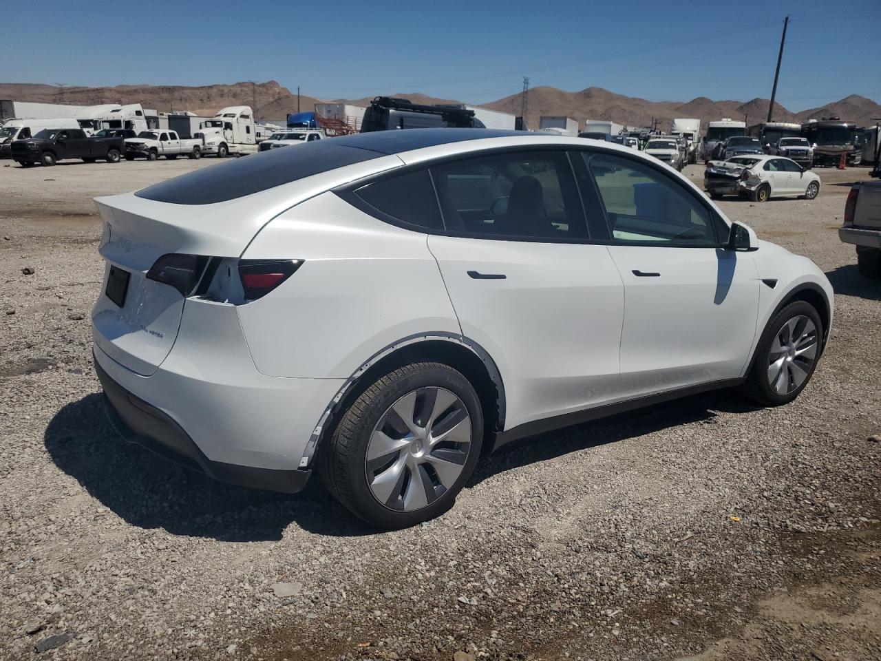 2024 TESLA MODEL Y  VIN:7SAYGDEE5RA256739