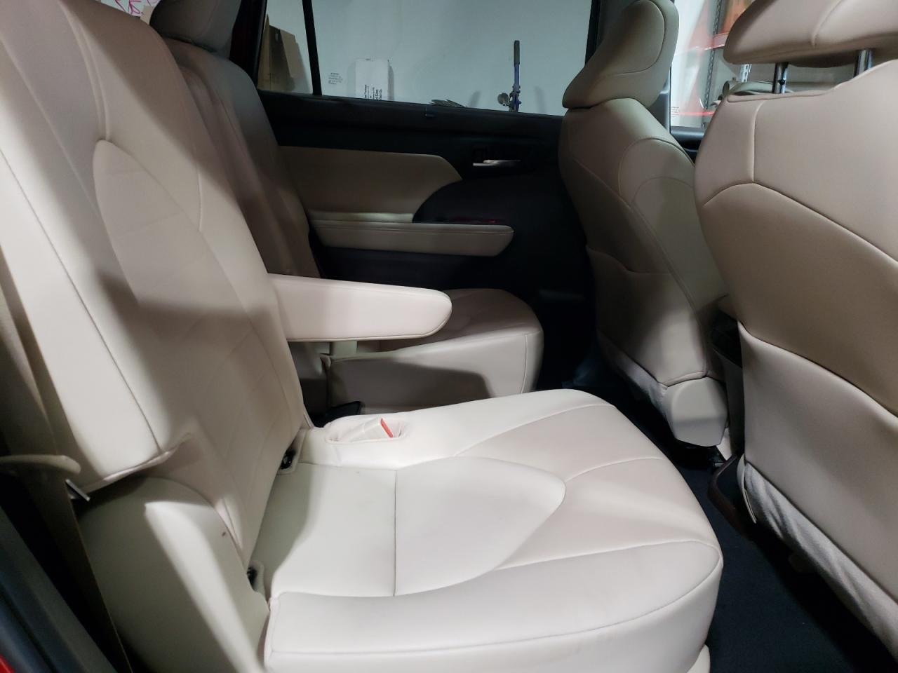 2022 TOYOTA HIGHLANDER XLE VIN:5TDGZRBHXNS195959