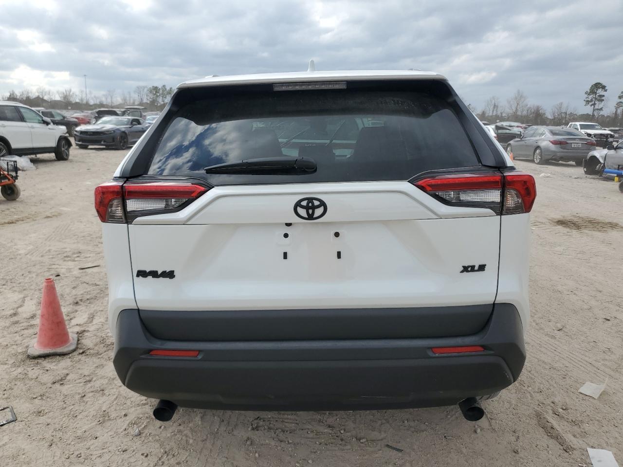 2024 TOYOTA RAV4 XLE PREMIUM VIN:2T3C1RFV3RW352290