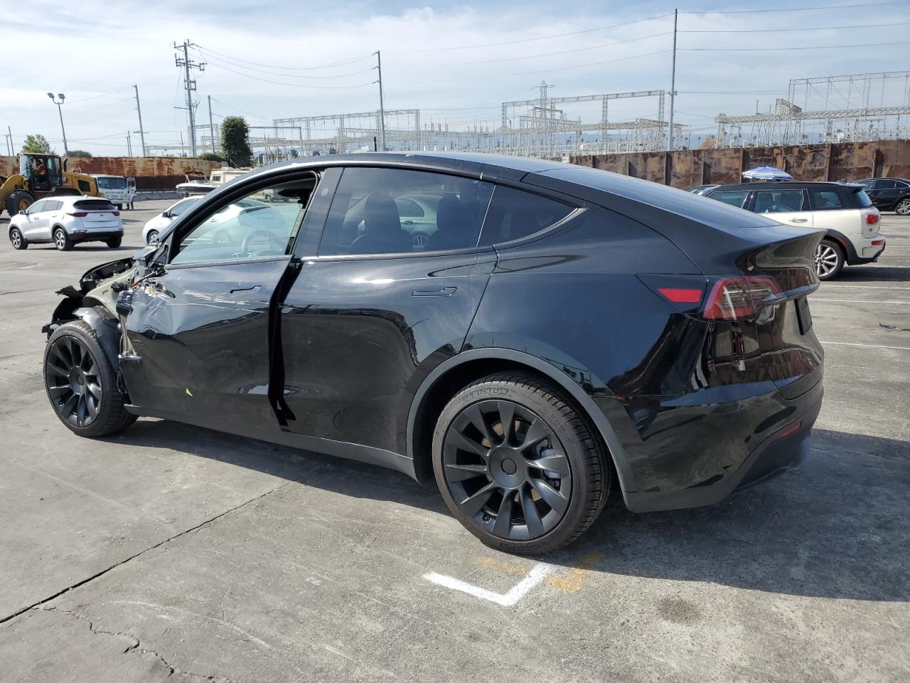 2023 TESLA MODEL Y  VIN:7SAYGDEE6PF923897