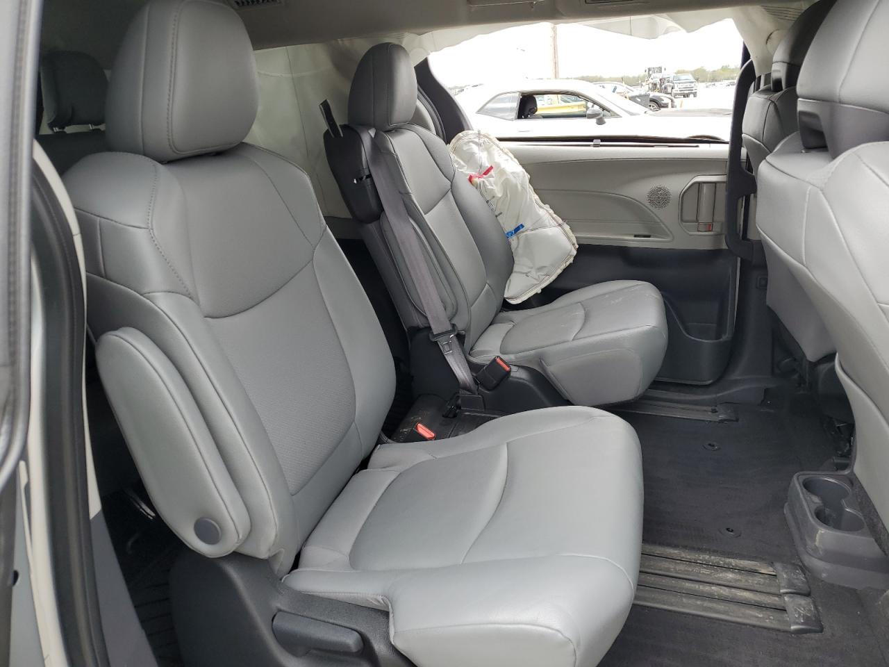 2023 TOYOTA SIENNA XLE VIN:5TDYRKEC0PS167392