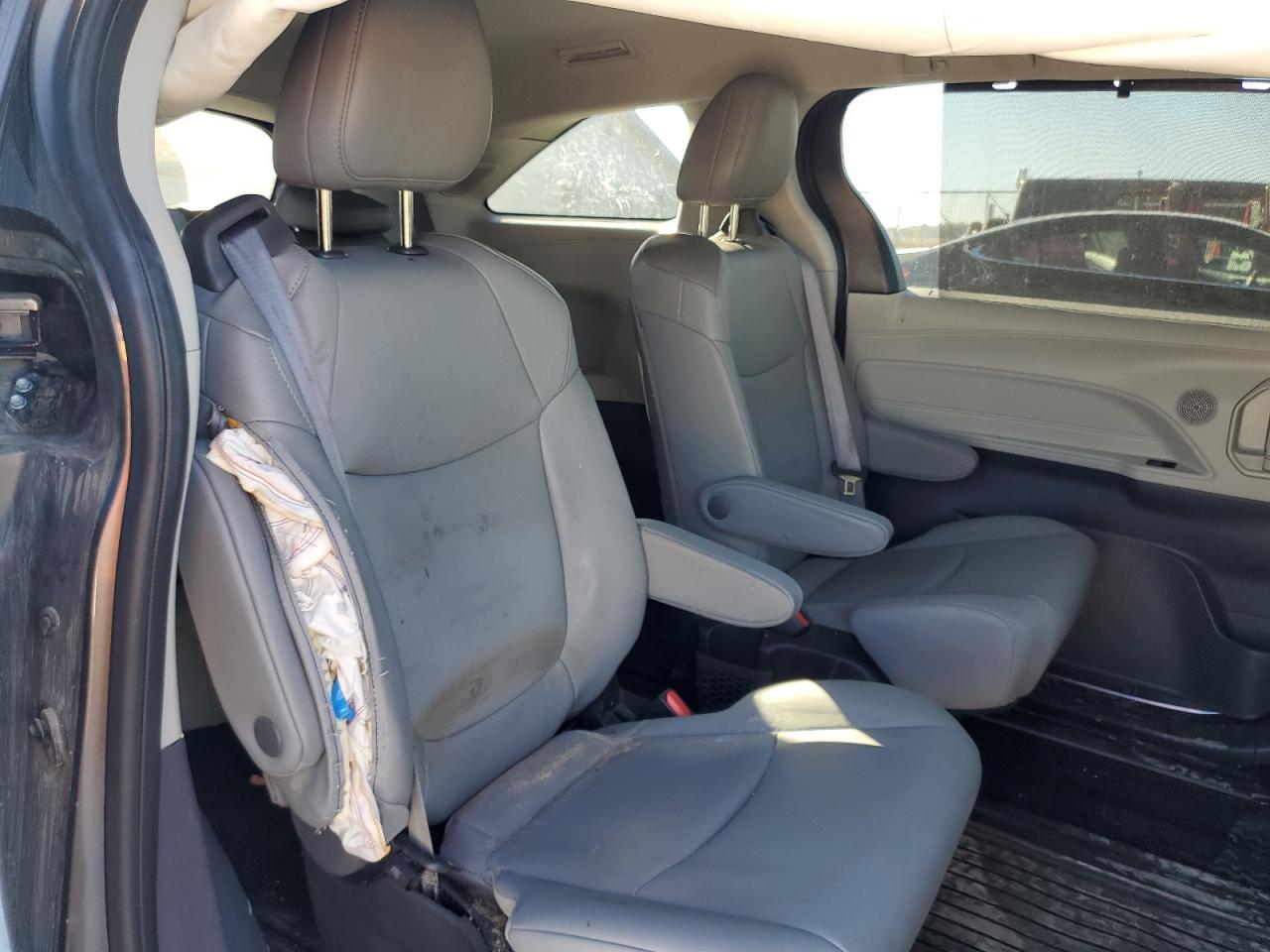 2022 TOYOTA SIENNA XLE VIN:5TDJSKFC2NS057851