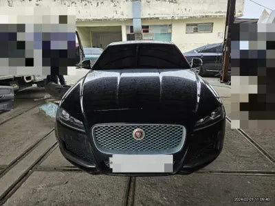 2016 Jaguar XF VIN: