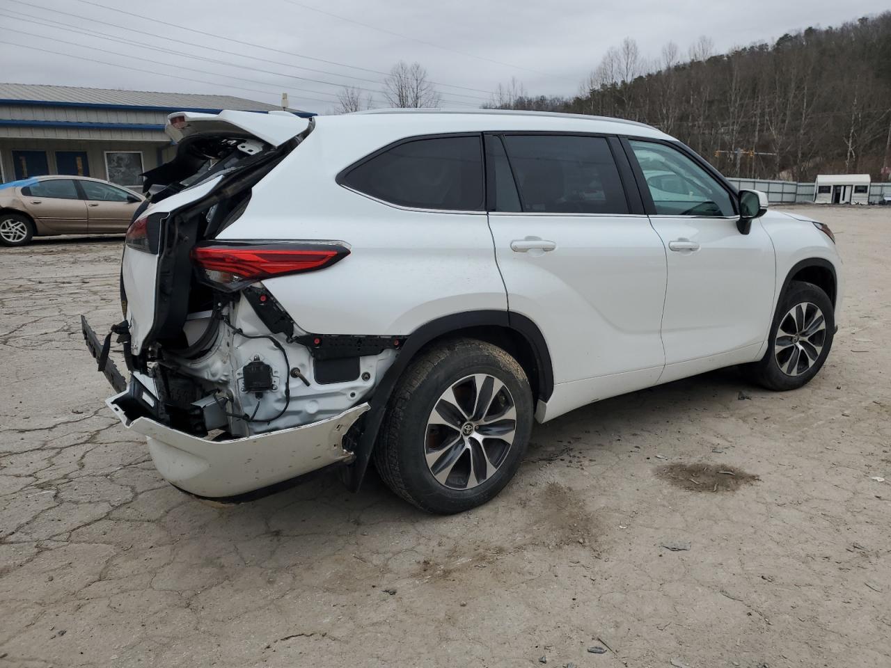2022 TOYOTA HIGHLANDER XLE VIN:5TDGZRBH4NS576979