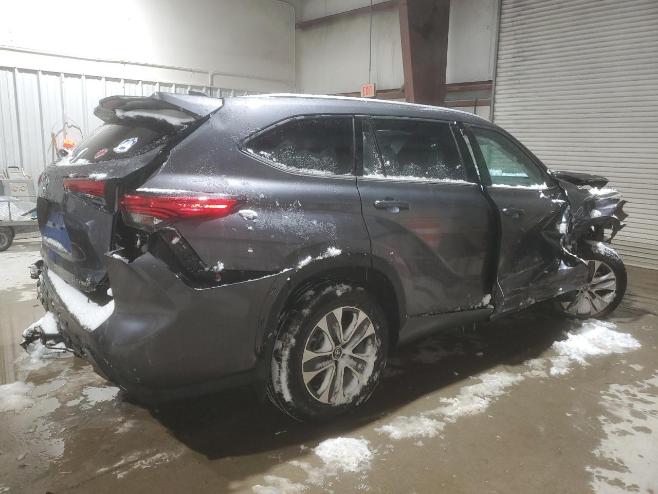 2022 TOYOTA HIGHLANDER XLE VIN:5TDHZRBH4NS191541