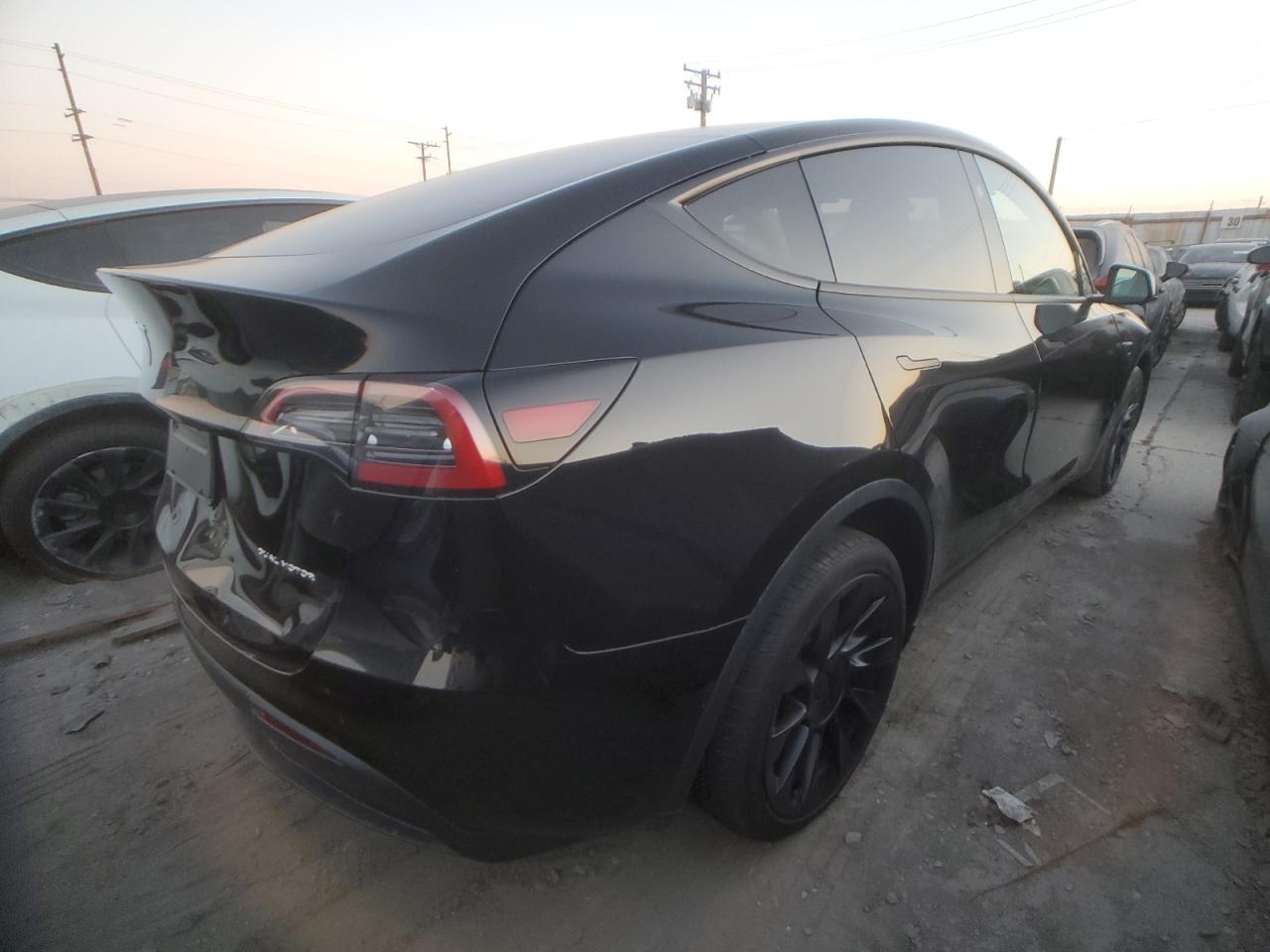 2024 TESLA MODEL Y  VIN:7SAYGAEE6RF150348