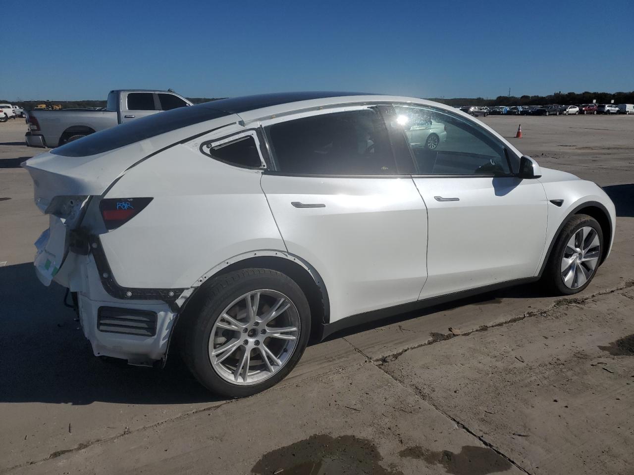 2023 TESLA MODEL Y  VIN:7SAYGDEE6PA173219