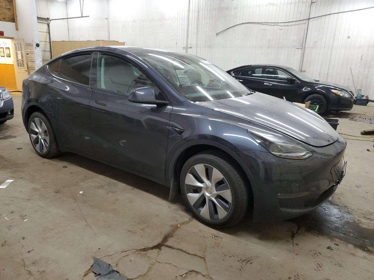 2024 TESLA MODEL Y  VIN:7SAYGDEEXRA246644