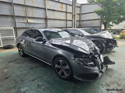 2017 Mercedes-Benz E 220 VIN: