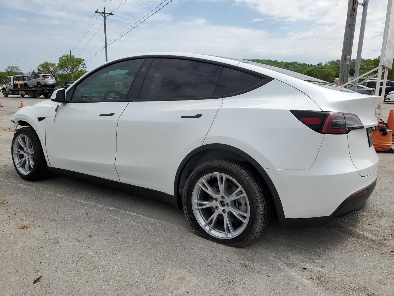 2024 TESLA MODEL Y  VIN:7SAYGDEE1RF007762