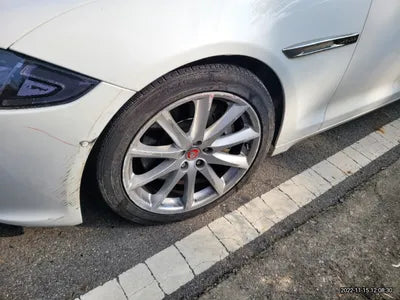 2016 Jaguar XJ SAJAA229XGNV99979 VIN:SAJAA229XGNV99979