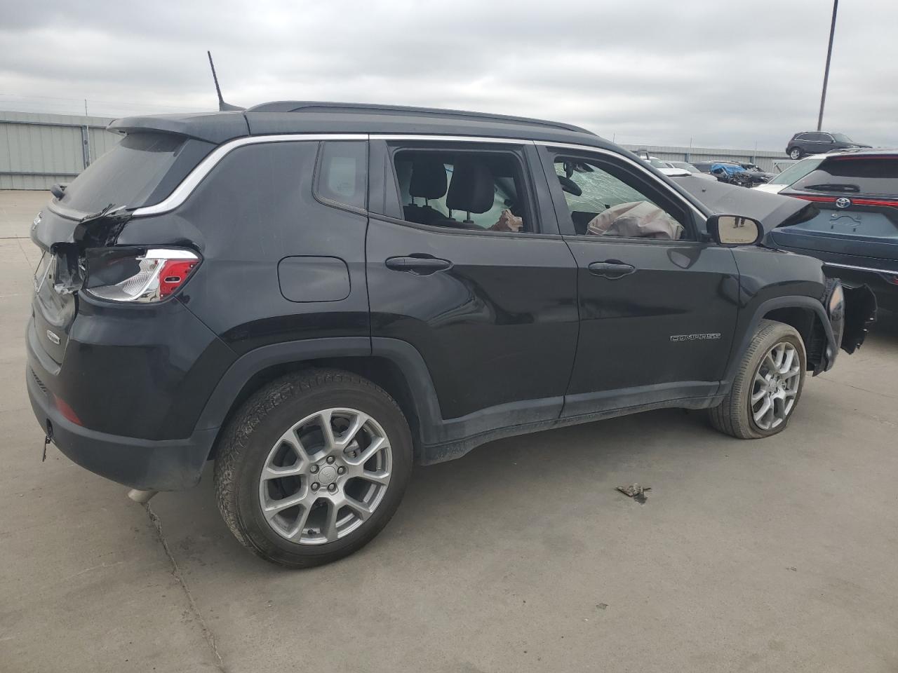 2024 JEEP COMPASS LATITUDE LUX VIN:3C4NJDFN3RT127368