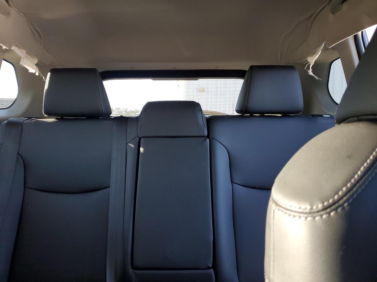 2022 TOYOTA COROLLA CROSS XLE VIN:7MUDAABG2NV043649