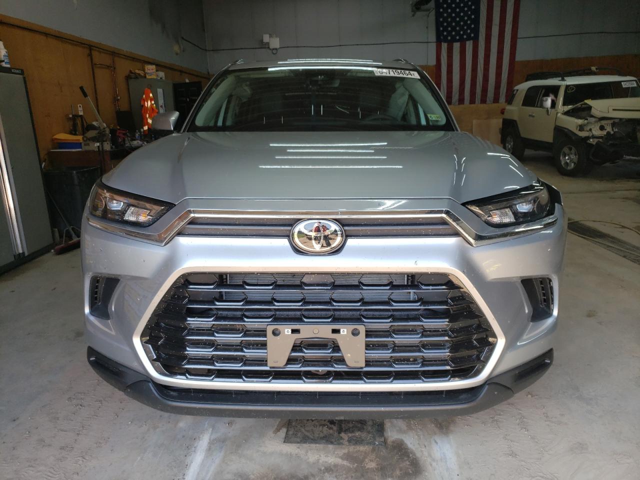 2024 TOYOTA GRAND HIGHLANDER XLE VIN:5TDACAB59RS017996
