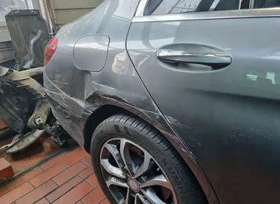 2017 Mercedes-Benz C 220 313KMWDDWF0EB5HR2 VIN:313KMWDDWF0EB5HR2