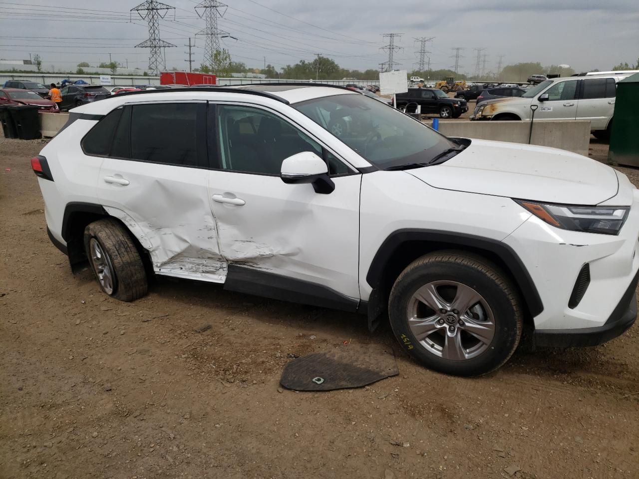 2023 TOYOTA RAV4 XLE VIN:2T3P1RFV2PC329146