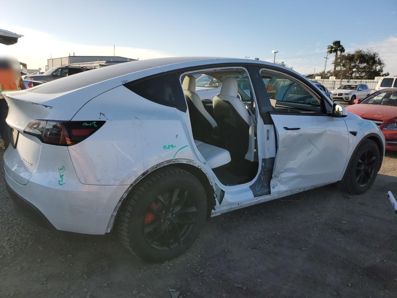 2023 TESLA MODEL Y  VIN:7SAYGDEF0PF702093