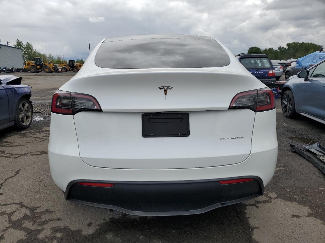 2024 TESLA MODEL Y  VIN:7SAYGAEE6RF985642