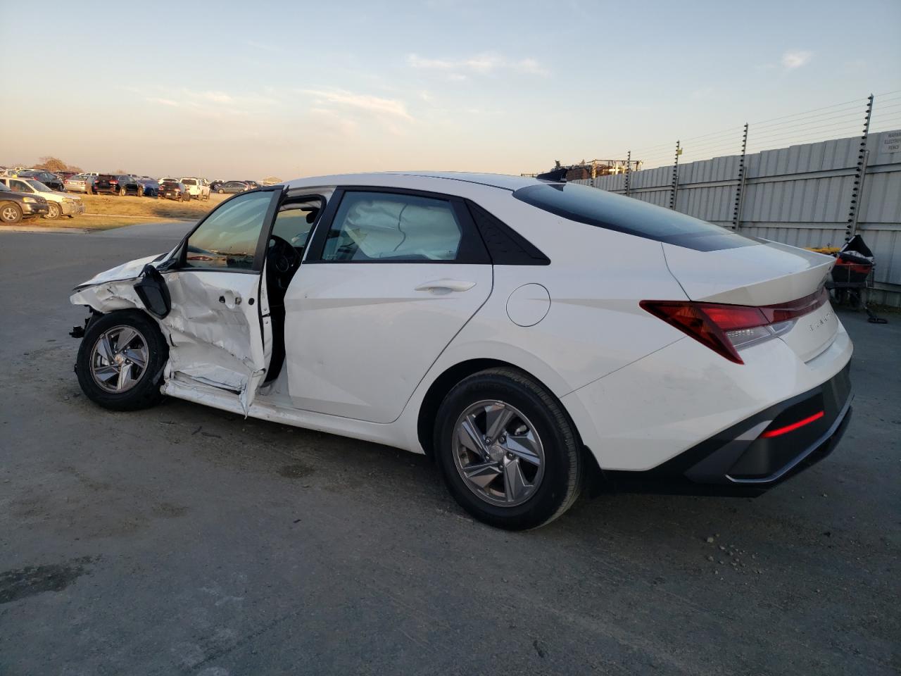 2024 HYUNDAI ELANTRA SE VIN:KMHLL4DG3RU775543