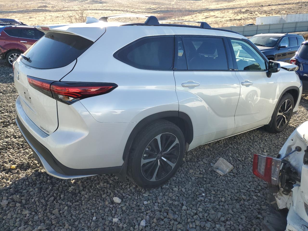 2022 TOYOTA HIGHLANDER XSE VIN:5TDJZRBH5NS194952