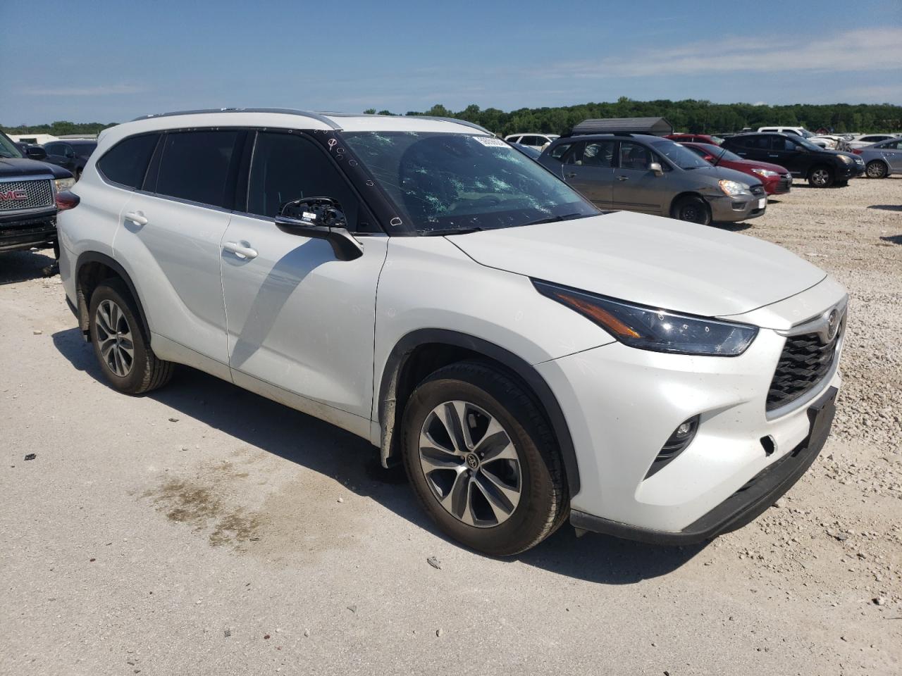 2022 TOYOTA HIGHLANDER XLE VIN:5TDGZRBHXNS570829