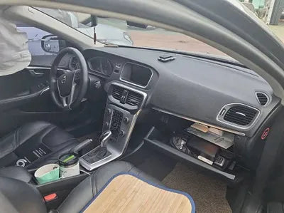 2017 Volvo V40 YV1MV79K0H2380619 VIN:YV1MV79K0H2380619