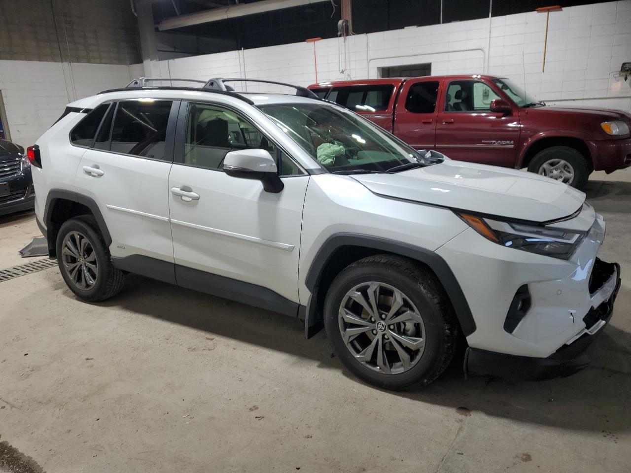 2024 TOYOTA RAV4 XLE PREMIUM VIN:JTMB6RFV8RJ043054