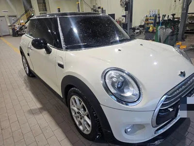 2016 MINI Cooper VIN:
