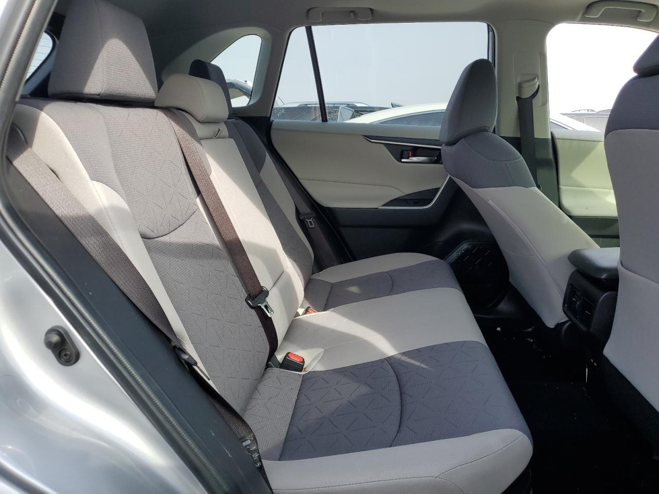 2022 TOYOTA RAV4 XLE VIN:JTMRWRFVXND566597