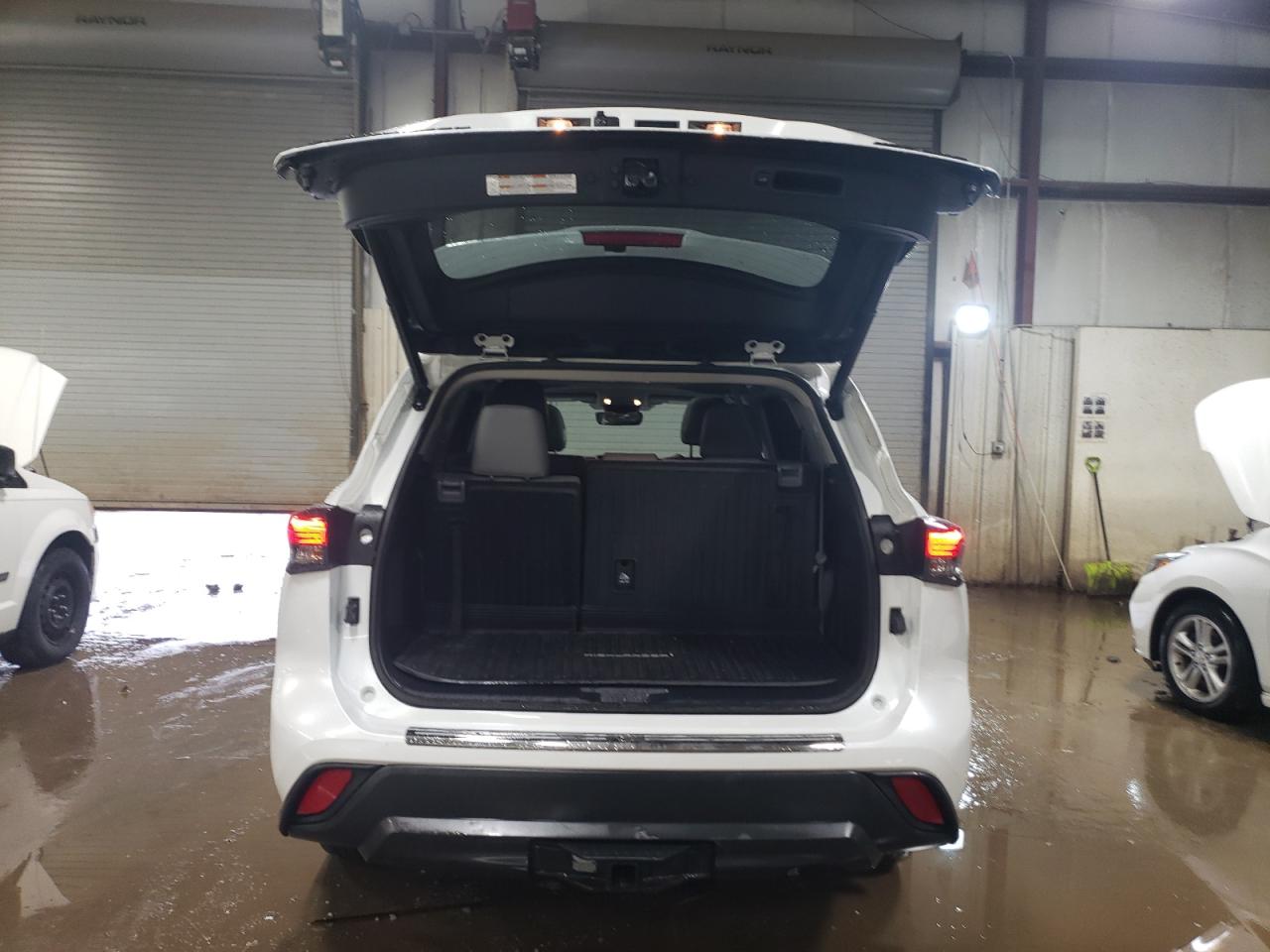 2022 TOYOTA HIGHLANDER XLE VIN:5TDHZRBH6NS165765