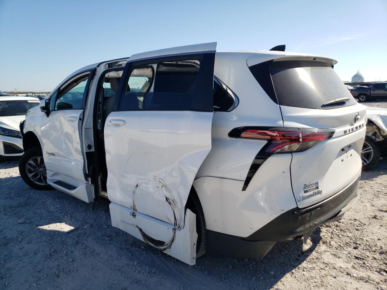 2022 TOYOTA SIENNA LE VIN:5TDKRKEC4NS105190