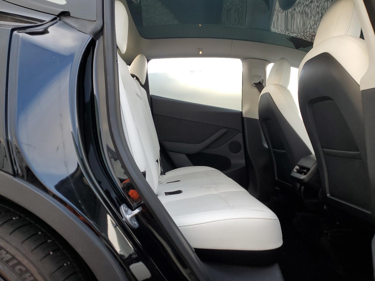 2022 TESLA MODEL Y  VIN:7SAYGDEF3NF563994