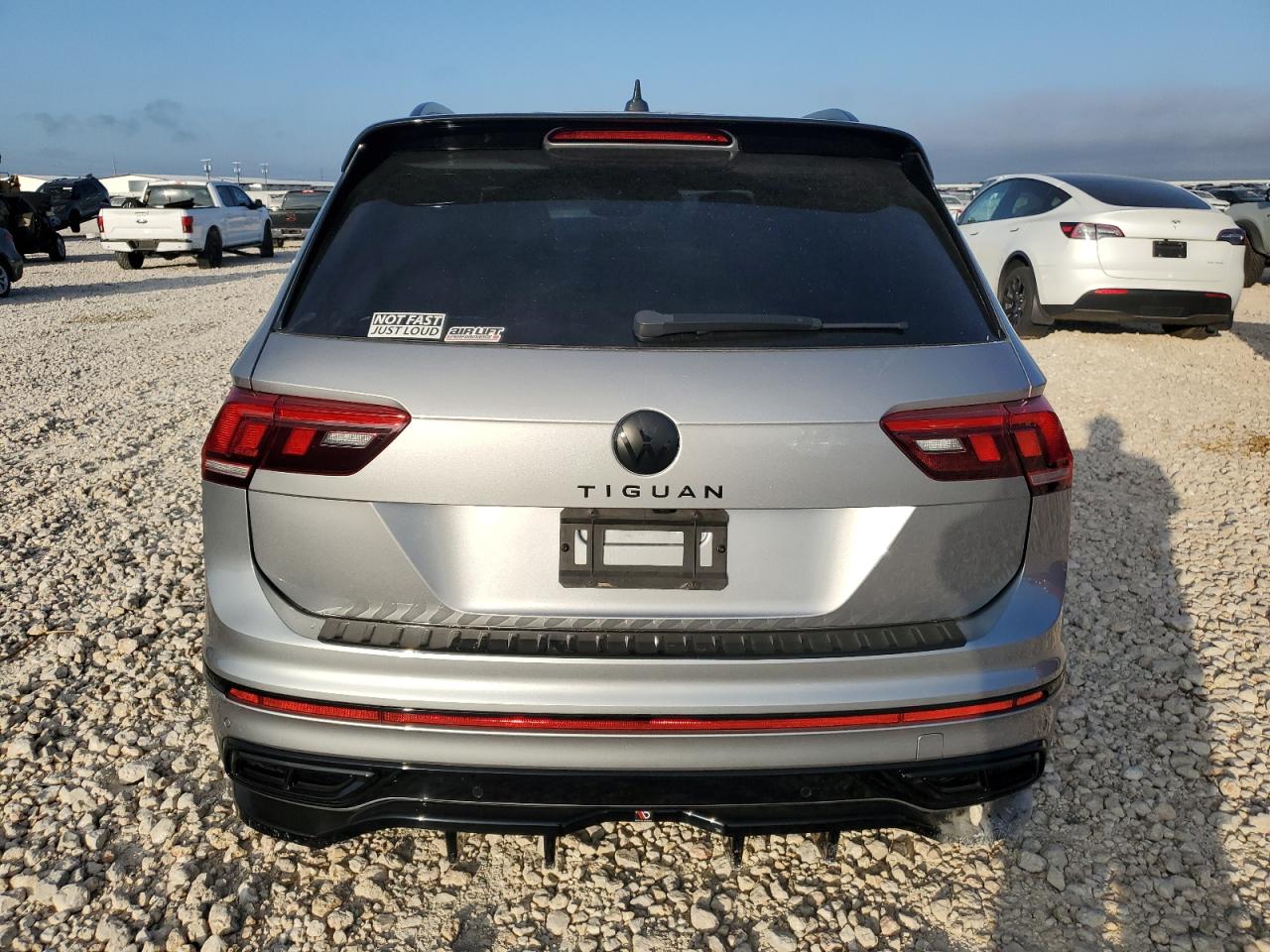 2022 VOLKSWAGEN TIGUAN SE R-LINE BLACK VIN:3VVCB7AX4NM032497