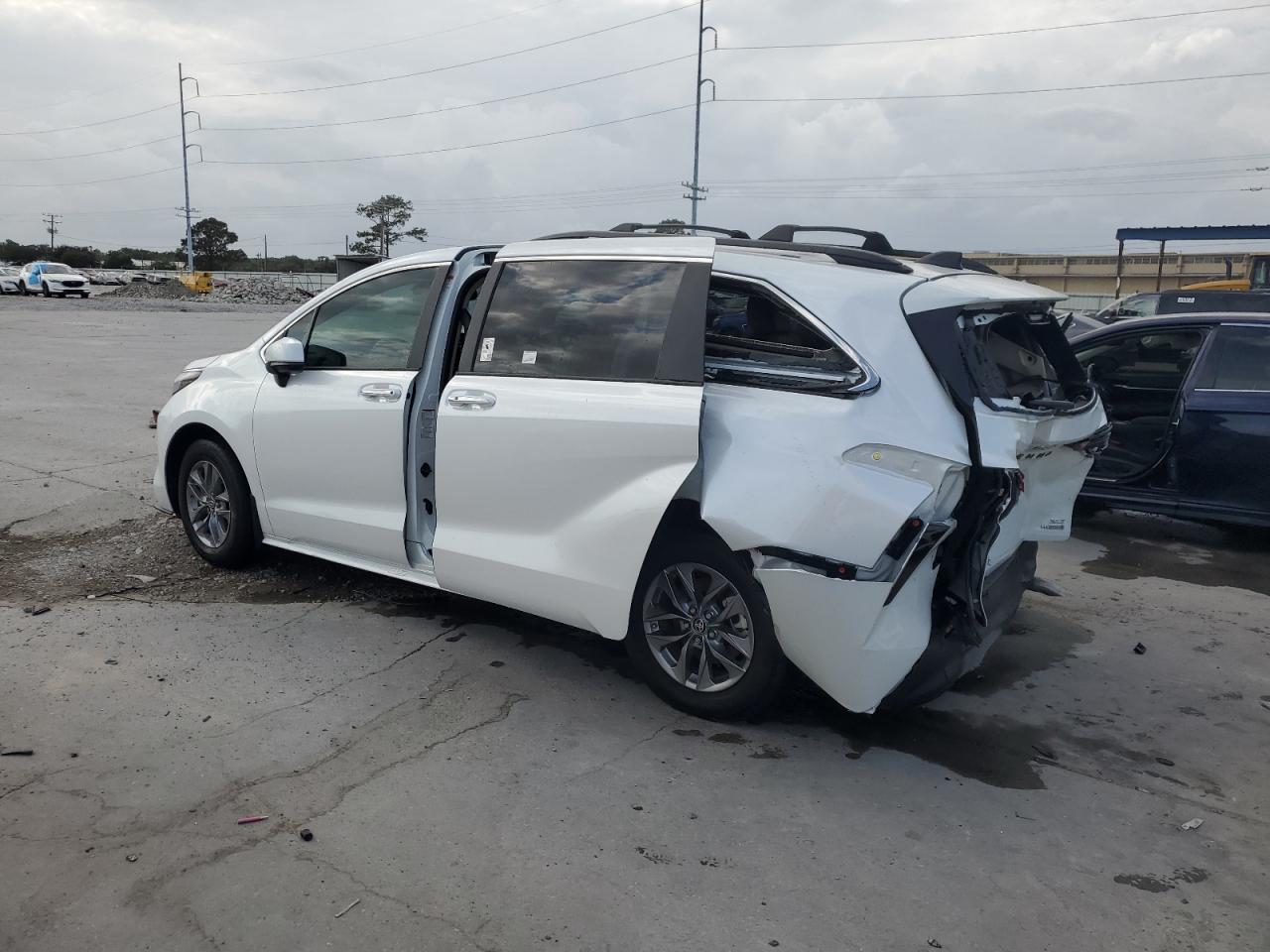 2024 TOYOTA SIENNA XLE VIN:5TDYRKEC0RS198998