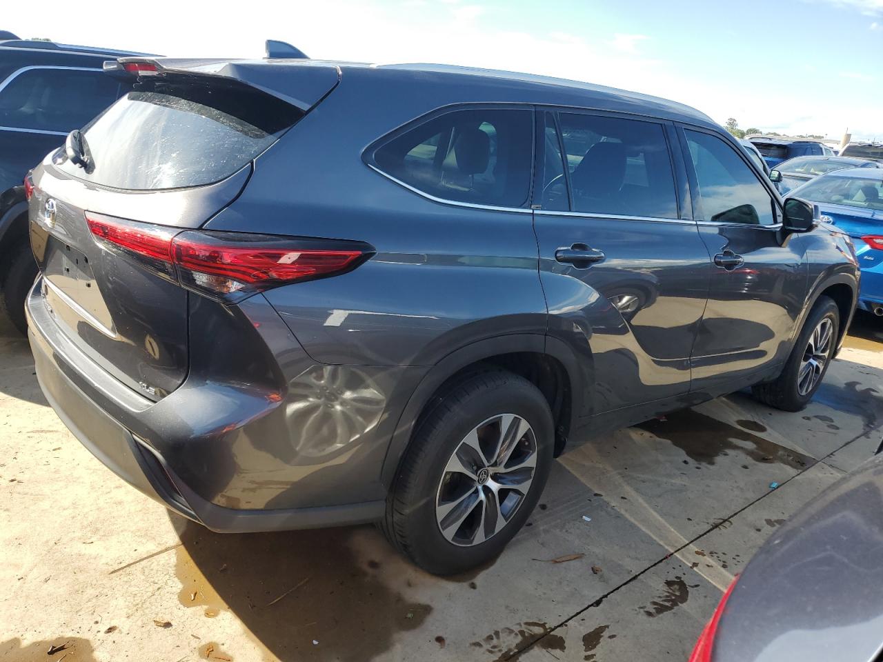 2022 TOYOTA HIGHLANDER XLE VIN:5TDGZRAH2NS552293