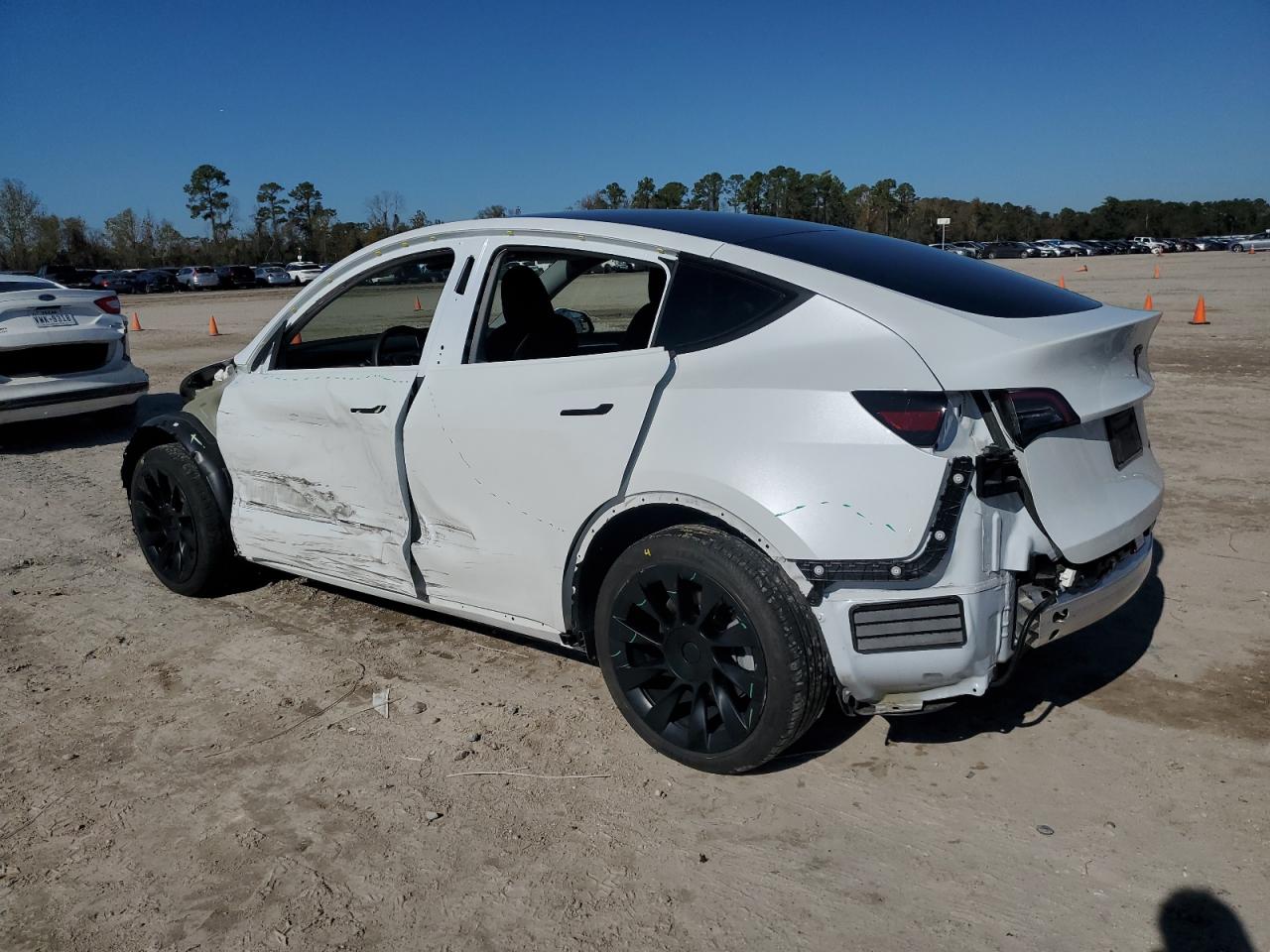2023 TESLA MODEL Y  VIN:7SAYGDEE4PA071028