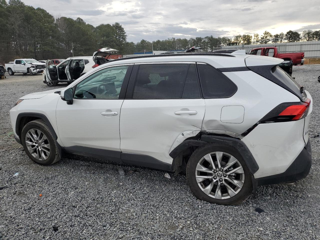 2024 TOYOTA RAV4 XLE PREMIUM VIN:2T3A1RFV1RW424658