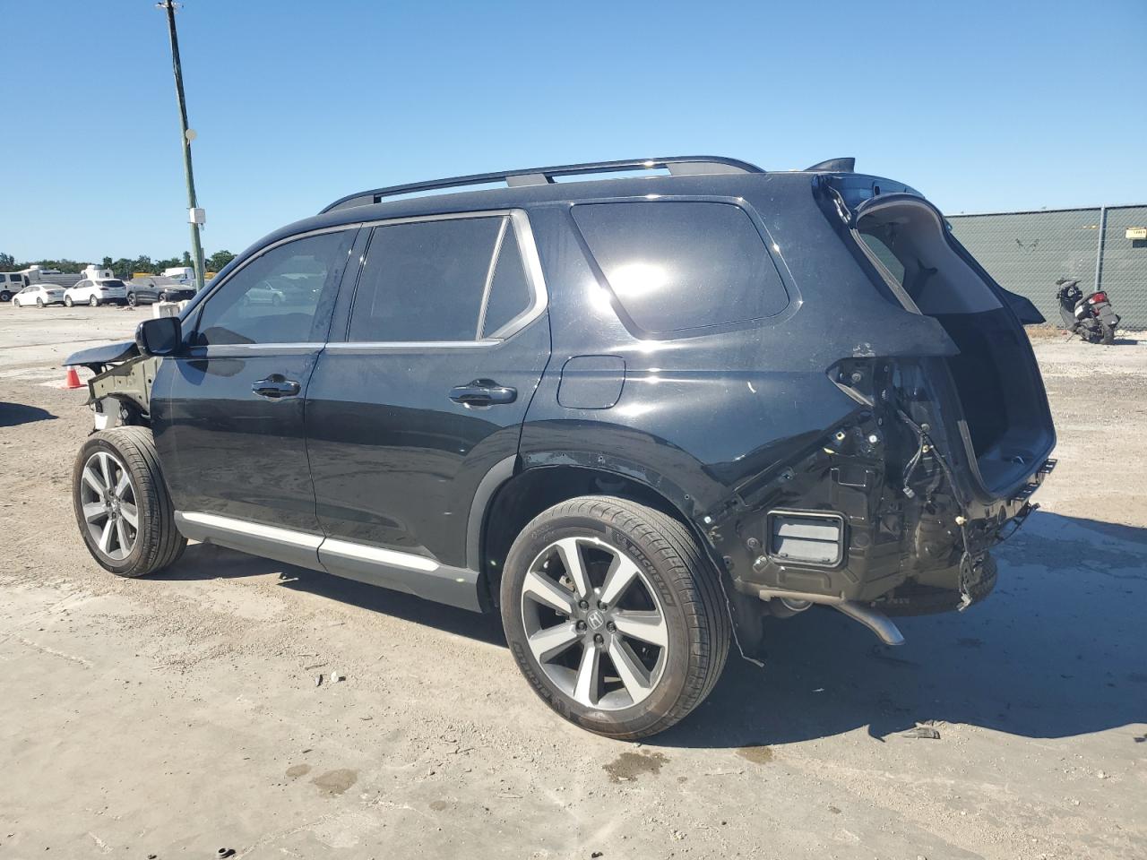 2023 HONDA PILOT TOURING VIN:5FNYG2H7XPB013667