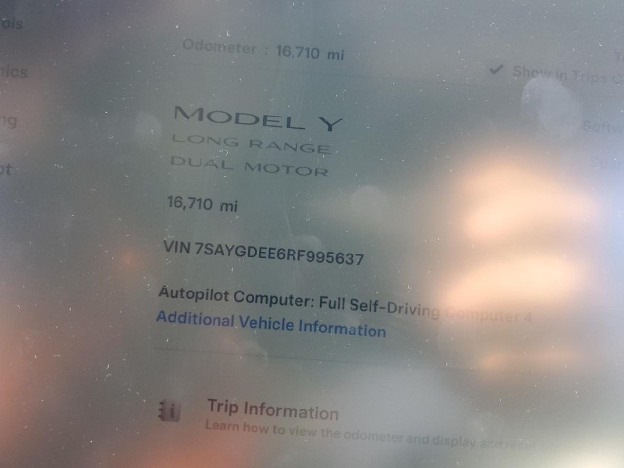 2024 TESLA MODEL Y  VIN:7SAYGDEE6RF995637