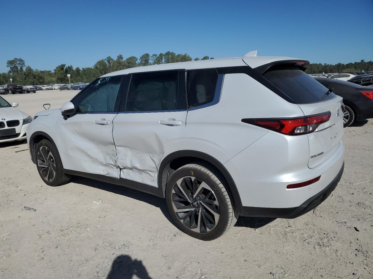 2022 MITSUBISHI OUTLANDER ES VIN:JA4J3TA82NZ032415