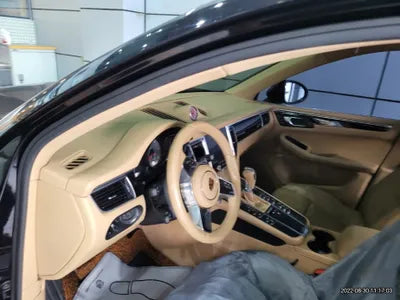 2017 Porsche Macan VIN: