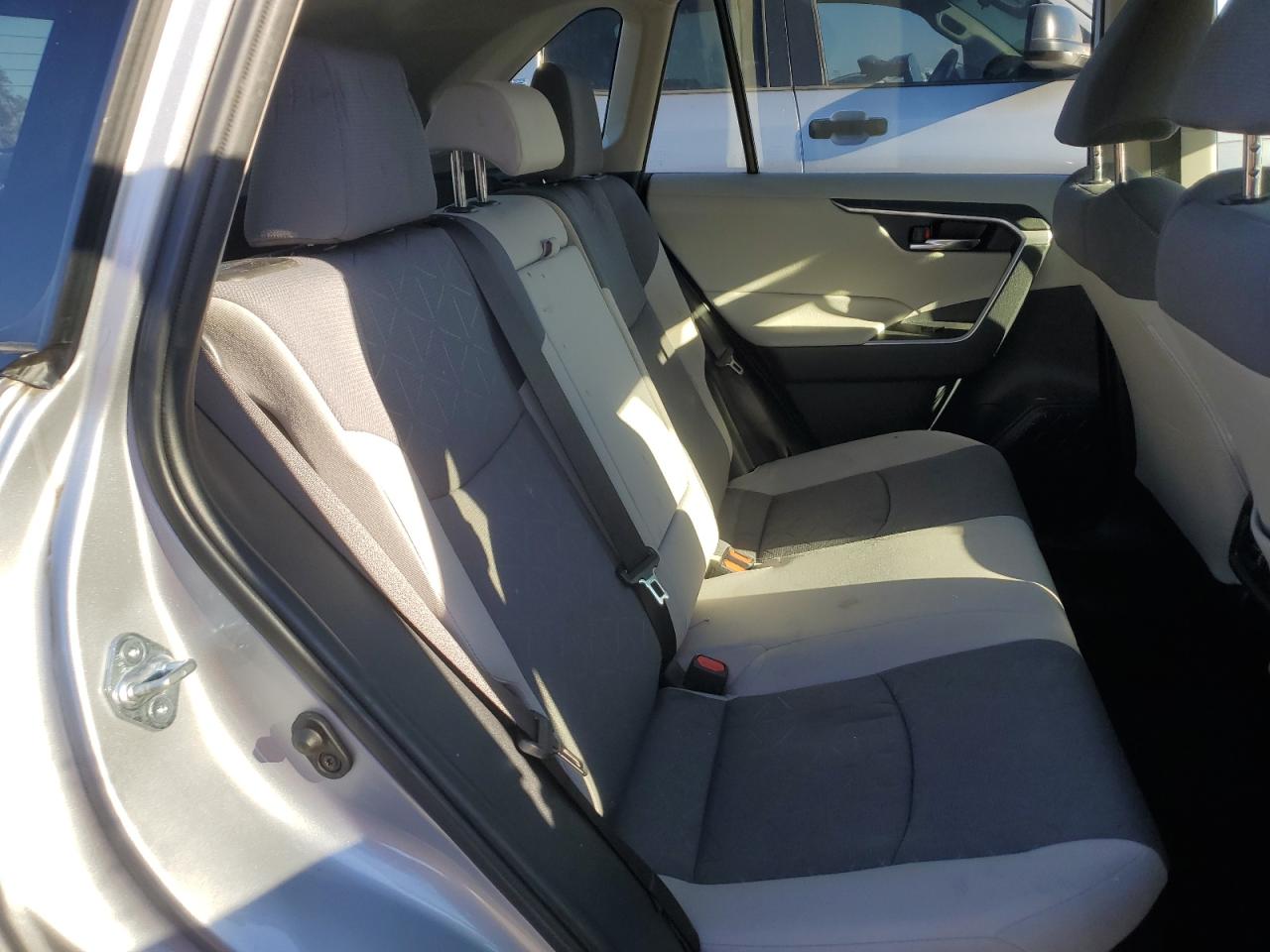 2022 TOYOTA RAV4 XLE VIN:JTMRWRFV6ND138414