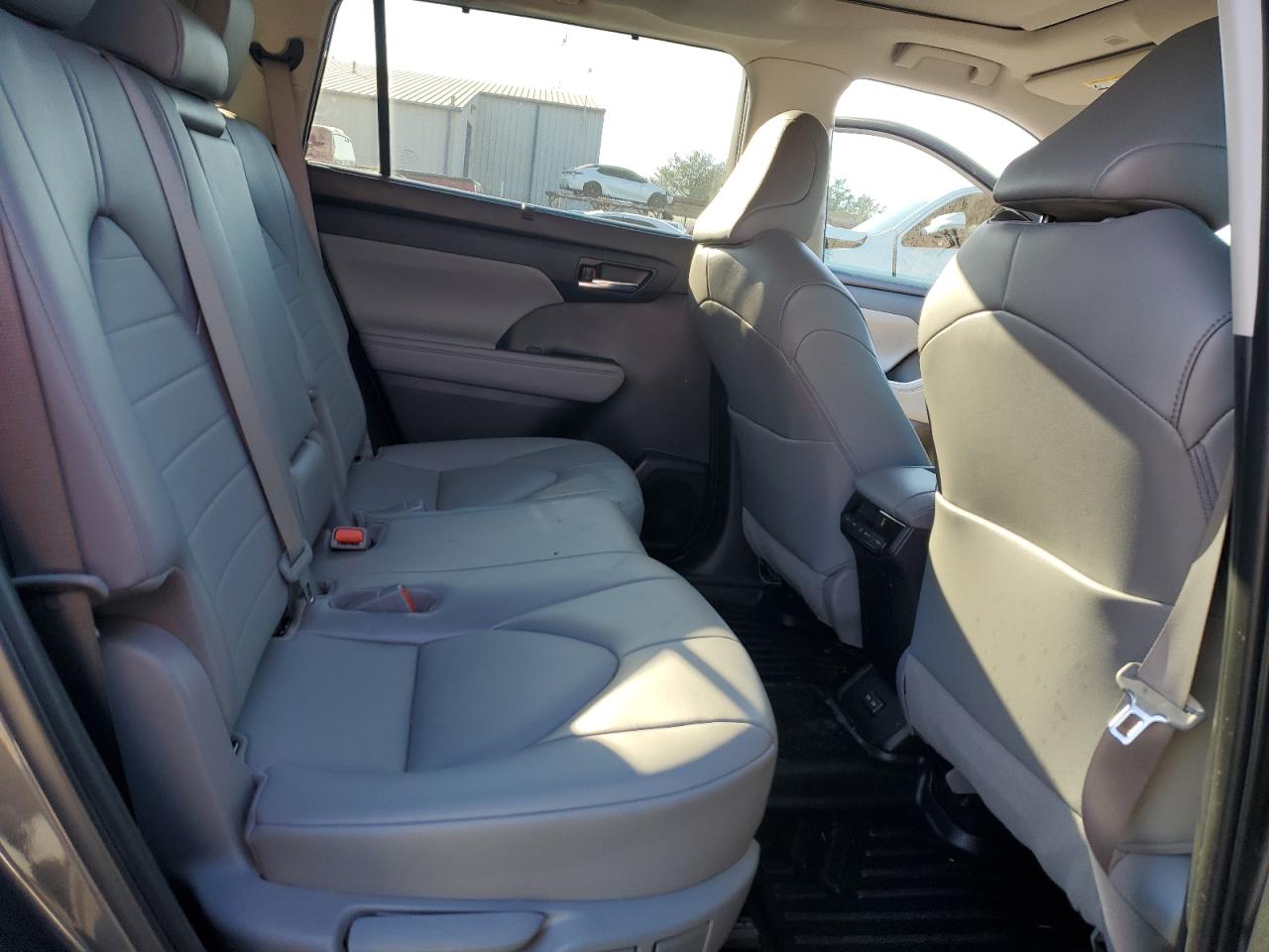 2022 TOYOTA HIGHLANDER XLE VIN:5TDGZRAHXNS111351