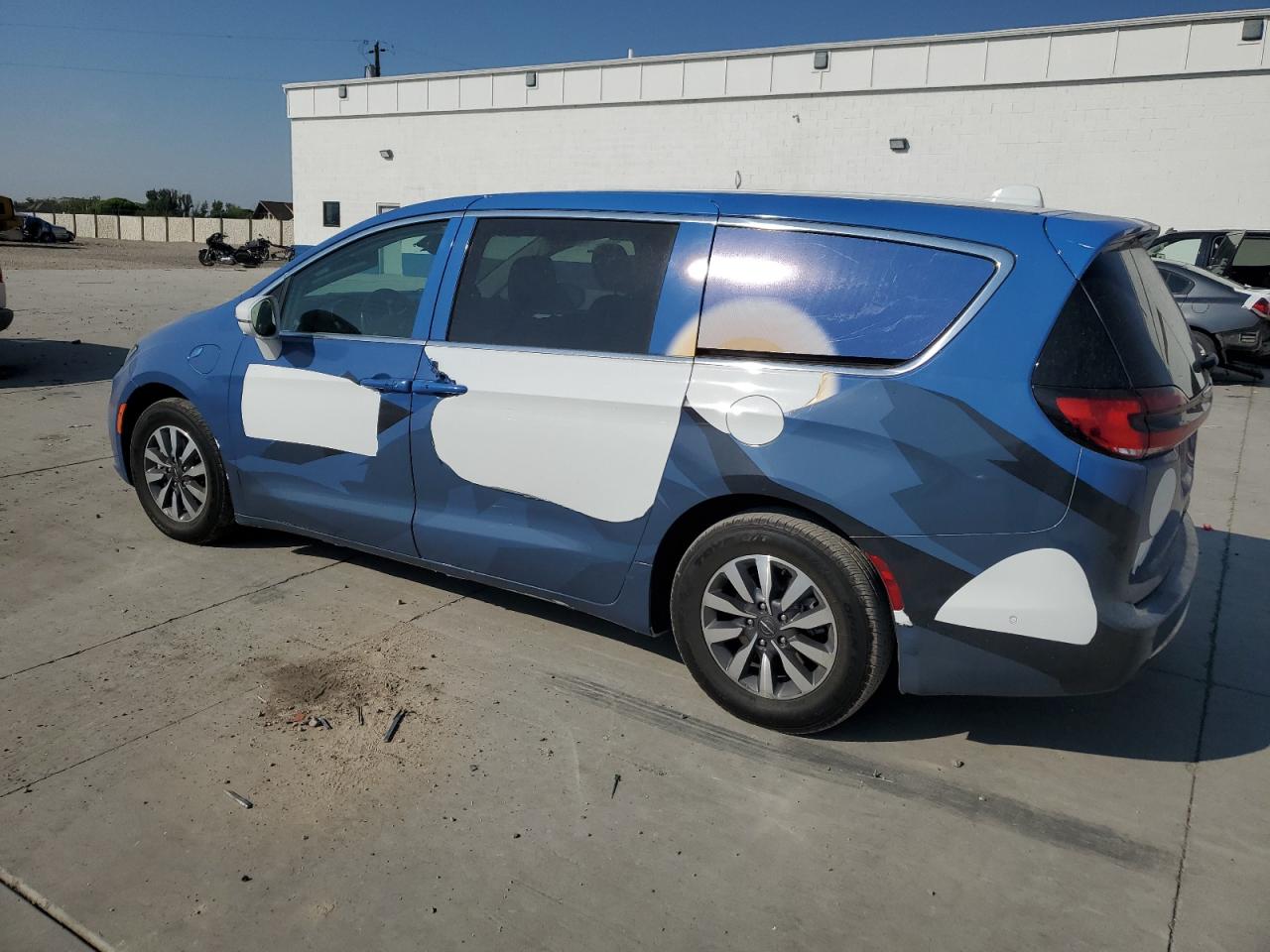 2022 CHRYSLER PACIFICA HYBRID TOURING L VIN:2C4RC1L77NR156188