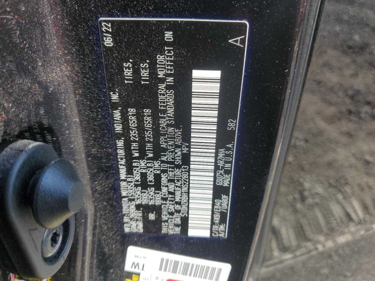 2022 TOYOTA HIGHLANDER XLE VIN:5TDHZRBH1NS228013