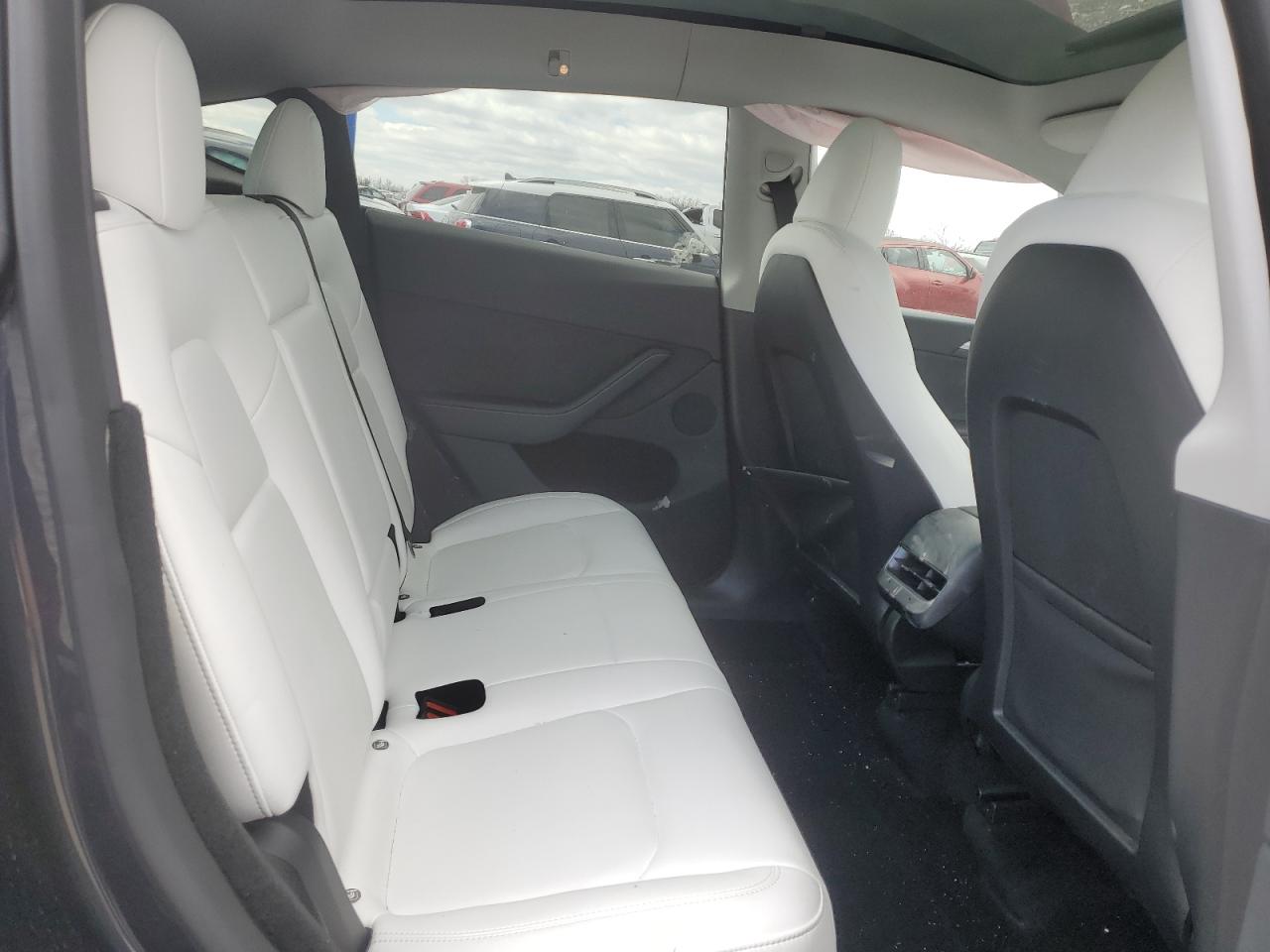 2024 TESLA MODEL Y  VIN:7SAYGDEE6RA239271
