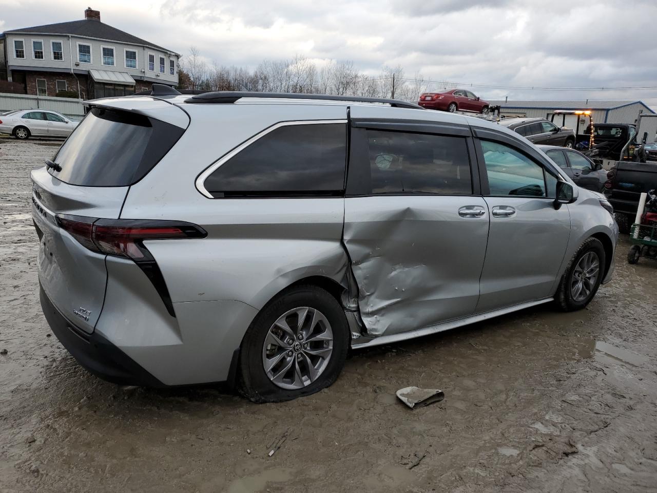 2024 TOYOTA SIENNA XLE VIN:5TDJSKFC2RS111431