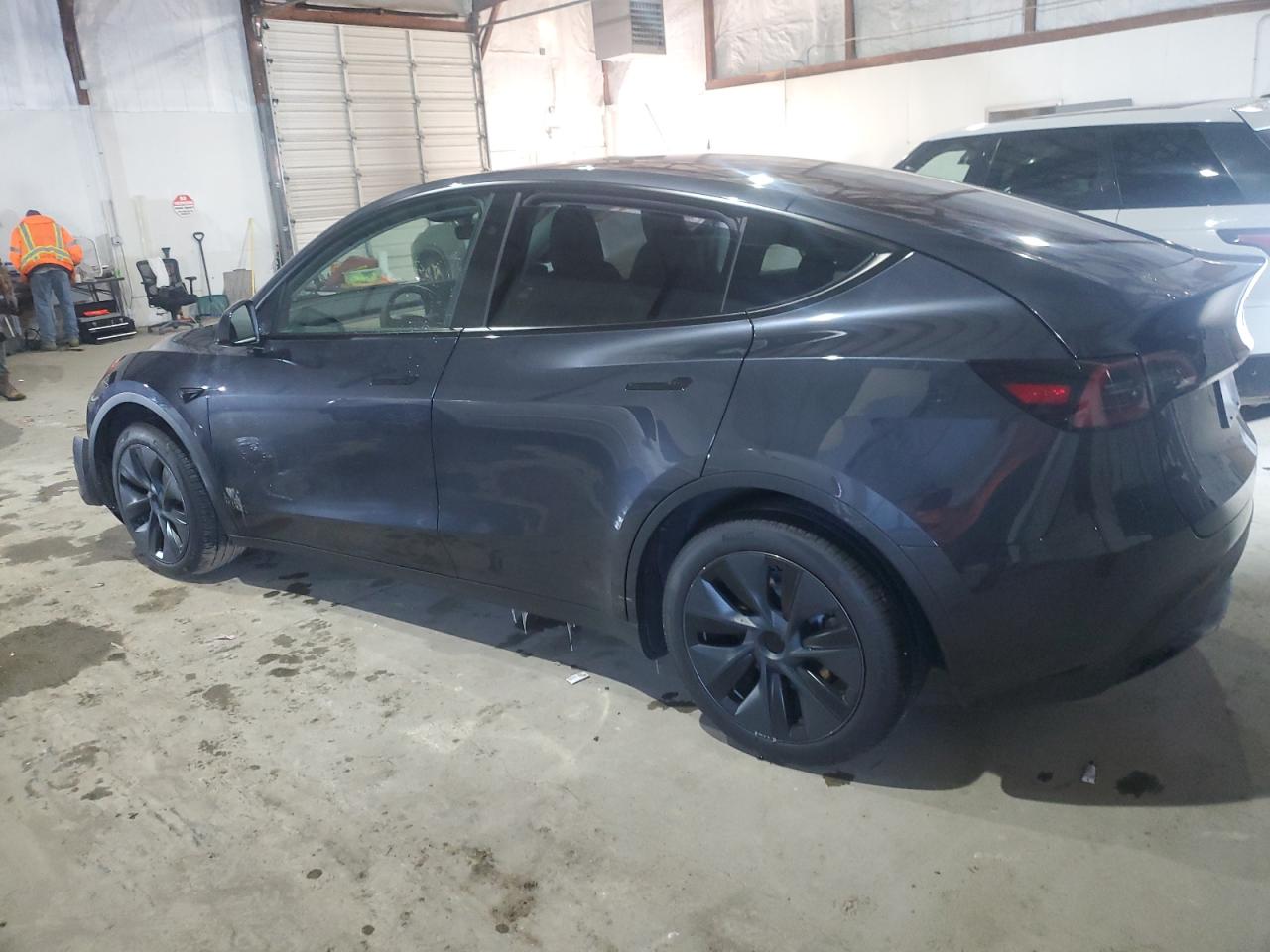 2024 TESLA MODEL Y  VIN:7SAYGDEE7RA323695