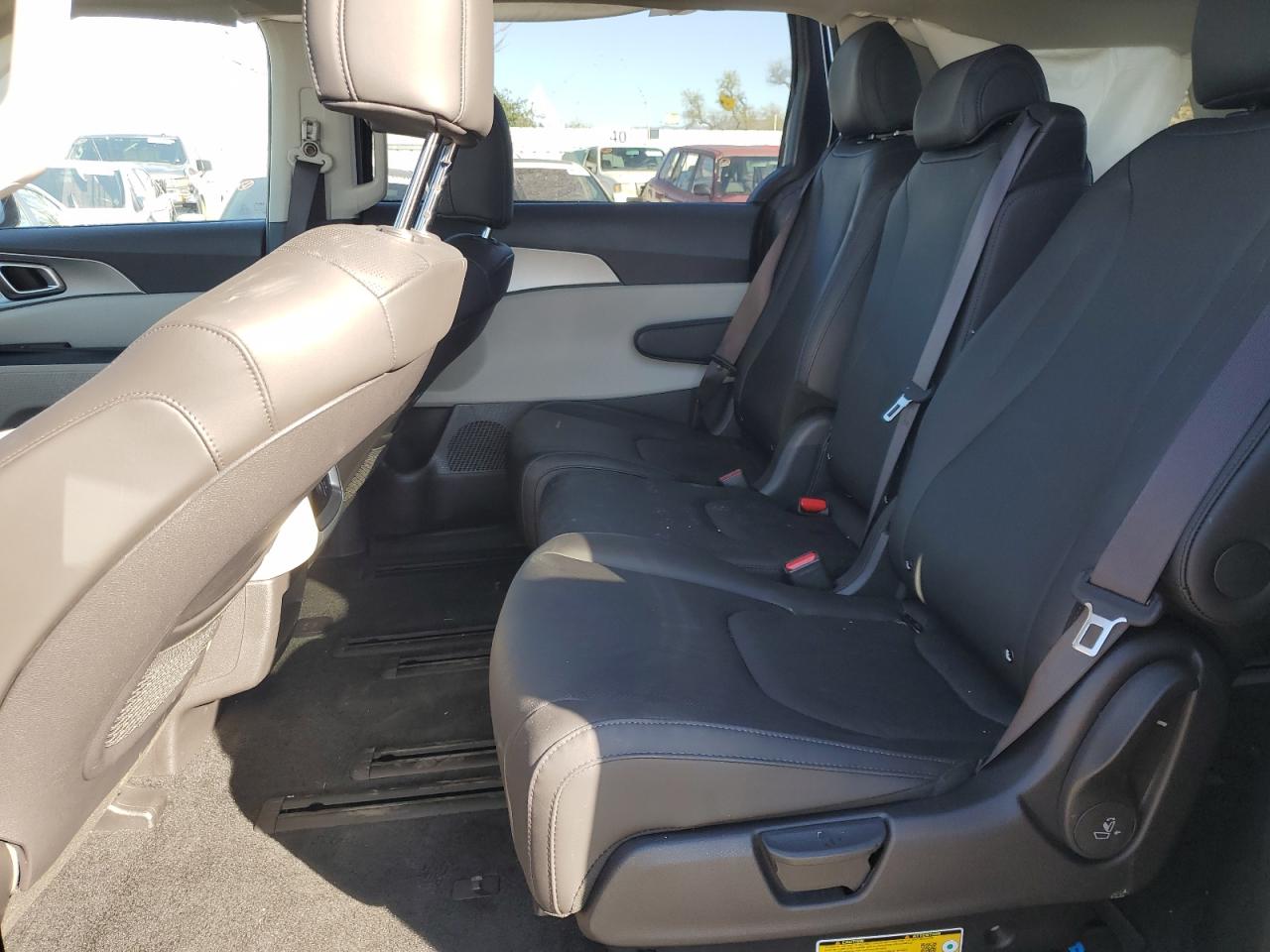 2024 KIA CARNIVAL LX VIN:KNDNB4H30R6330432
